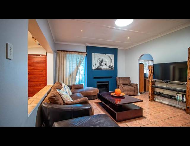 3 BEDROOM HOUSE FOR SALE IN ILLIONDALE